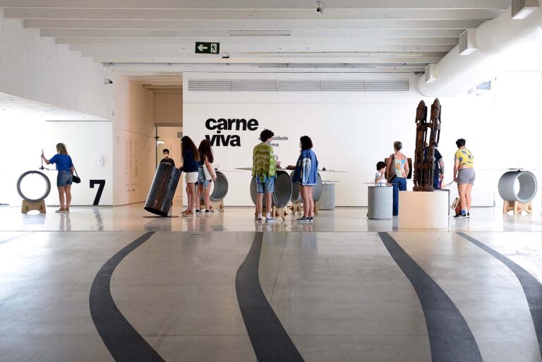 Carne Viva | Exposição coletiva, Museu Oscar Niemeyer